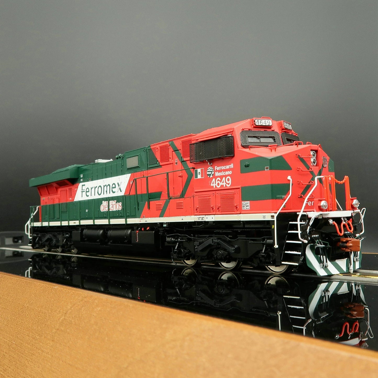 Internal Combustion Engine 1/87 Train Model SCALETRAINS ESU Digital Sound HO Type ES44AC FXE 33081 Train Model Toy