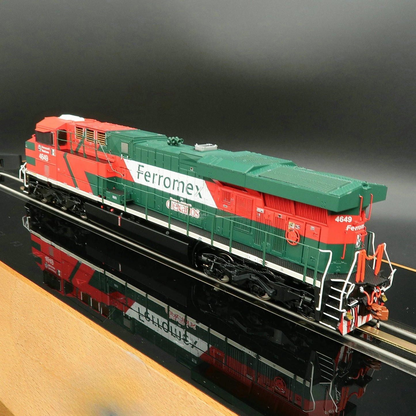 Internal Combustion Engine 1/87 Train Model SCALETRAINS ESU Digital Sound HO Type ES44AC FXE 33081 Train Model Toy